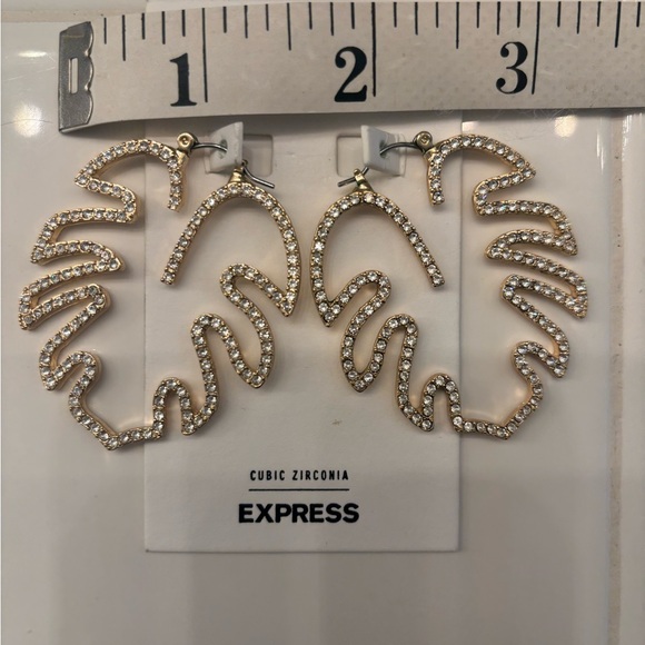 NWT-Express Gold Statement Leaf Earrings - Picture 6 of 7